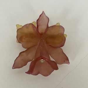 Z14 Costume jewelry- Purplish colored flower with green leave brooch.